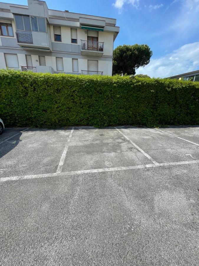 Viareggio Sabbia Bianca Apartment Bagian luar foto