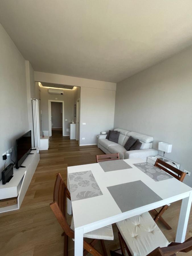 Viareggio Sabbia Bianca Apartment Bagian luar foto